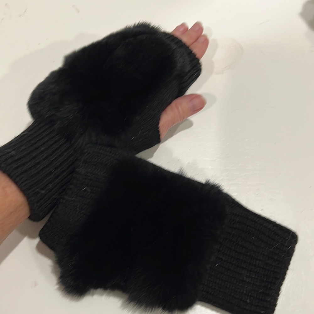 Never worn hand warmers with rabbit fur adornment….